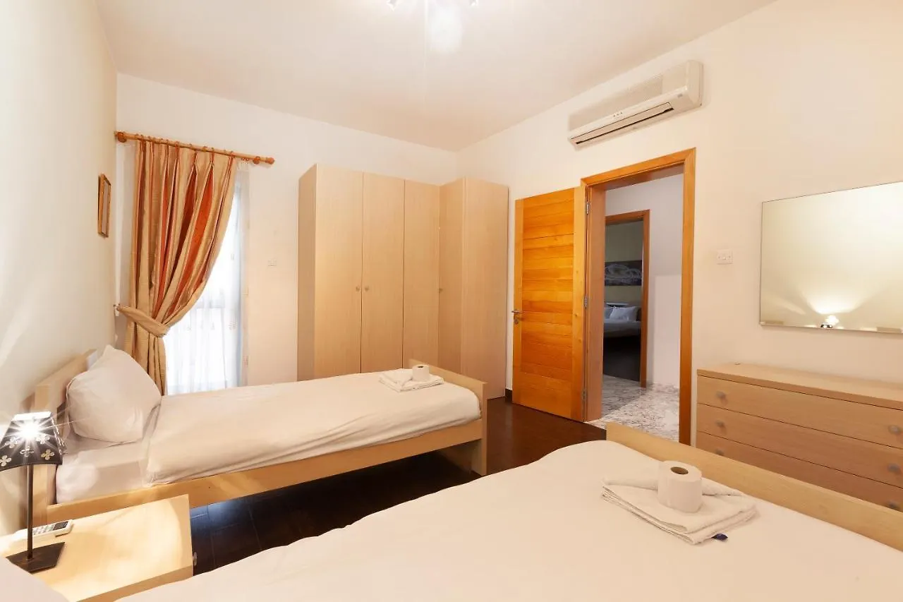 Apartment Spacious Seafront Apt With Living, Sofa, Wifi & Ac By 360 Estates Sliema